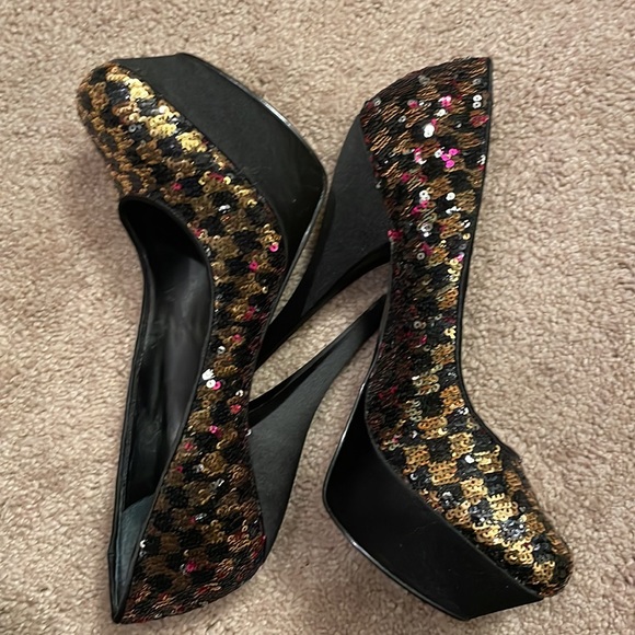Women’s Nine West 5 1/2 inch sequin platfom heels - Picture 3 of 9